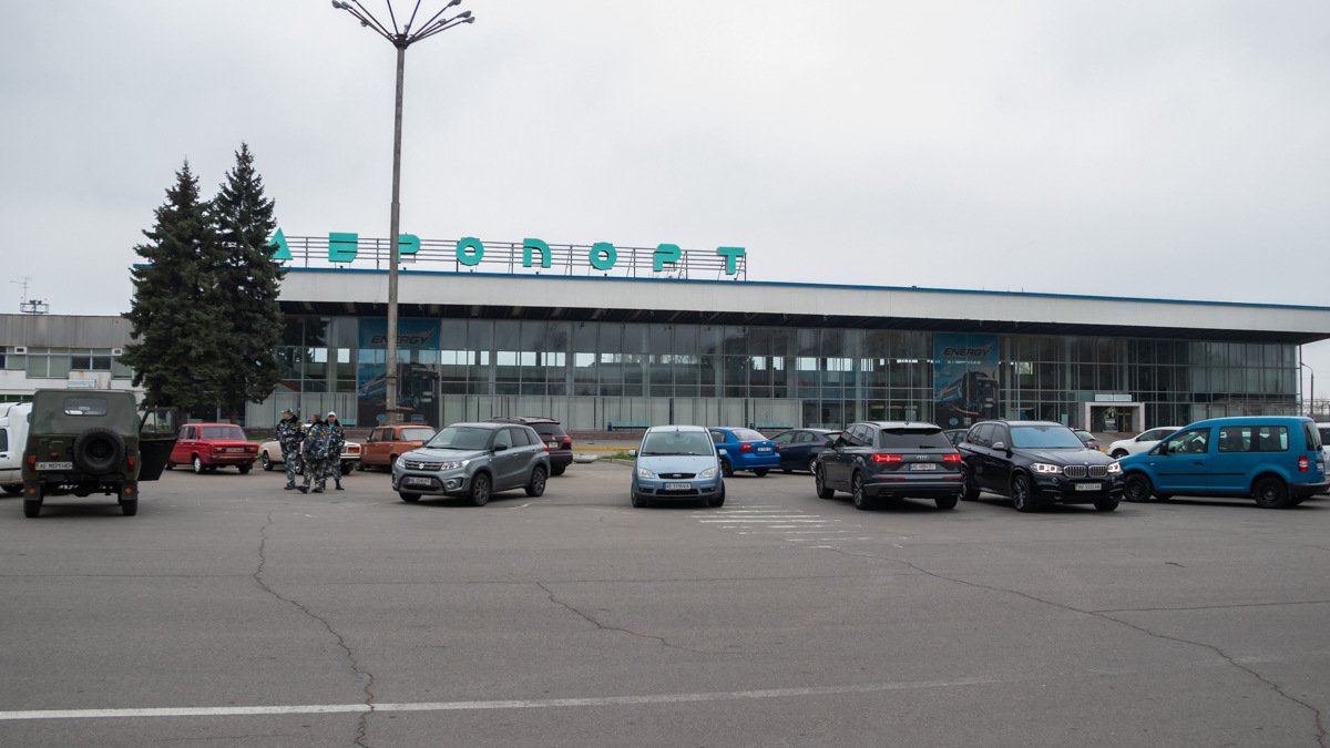 Требуют два миллиона евро: в Днепре заминировали аэропорт