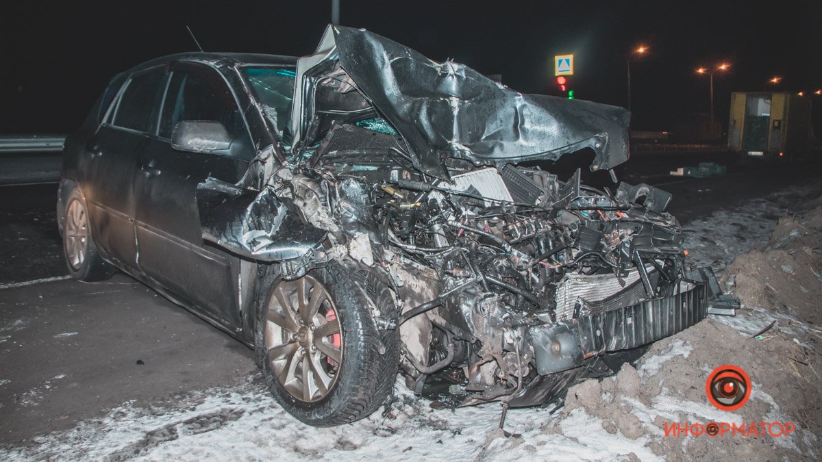В Подгородном столкнулись Mazda и Sprinter: пострадали мужчина и ребенок