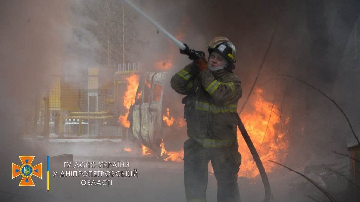 В Днепре на проспекте Поля горит центральный офис «АТБ»: информация от спасателей