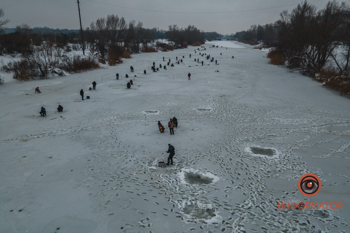 В Днепре десятки рыбаков выходят на лед: зачем они рискуют жизнями