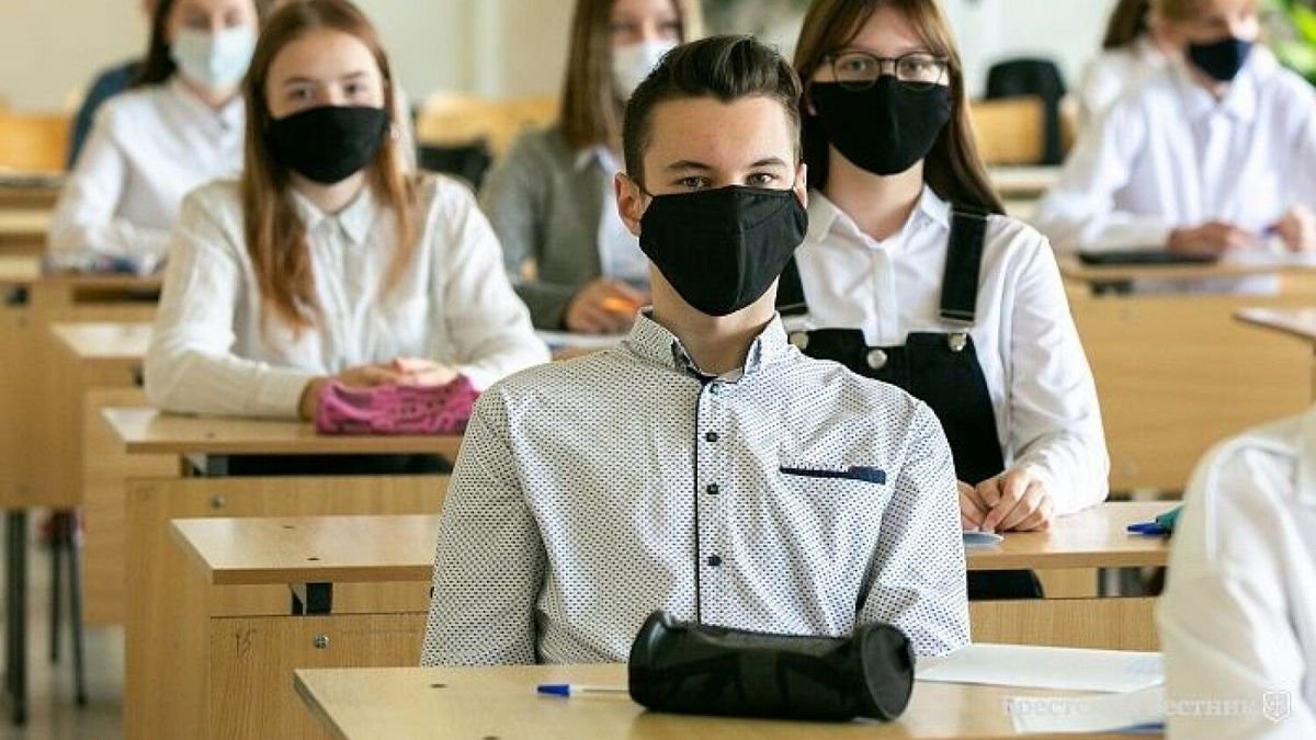 В Украине рекомендовали перевести школьников и студентов на "дистанционку": ситуация в Днепре