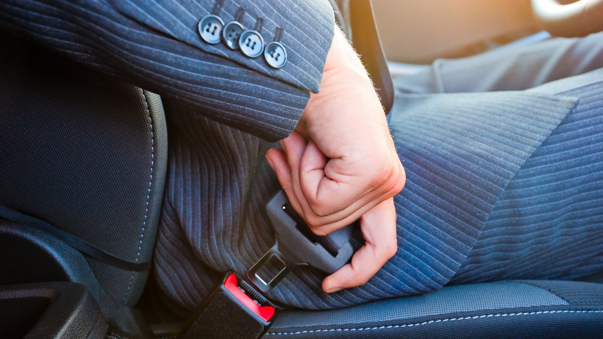 Мифы об автомобильных ремнях безопасности