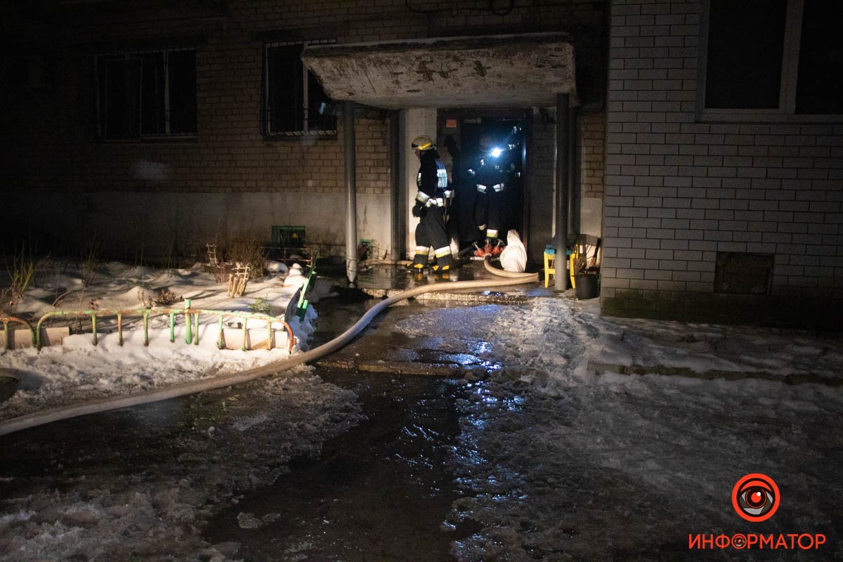 В Днепре на Писаржевского горела квартира: эвакуировали весь подъезд