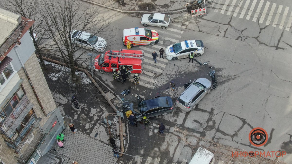 На Половицкой столкнулись две Toyota: женщину вырезали из авто спасатели