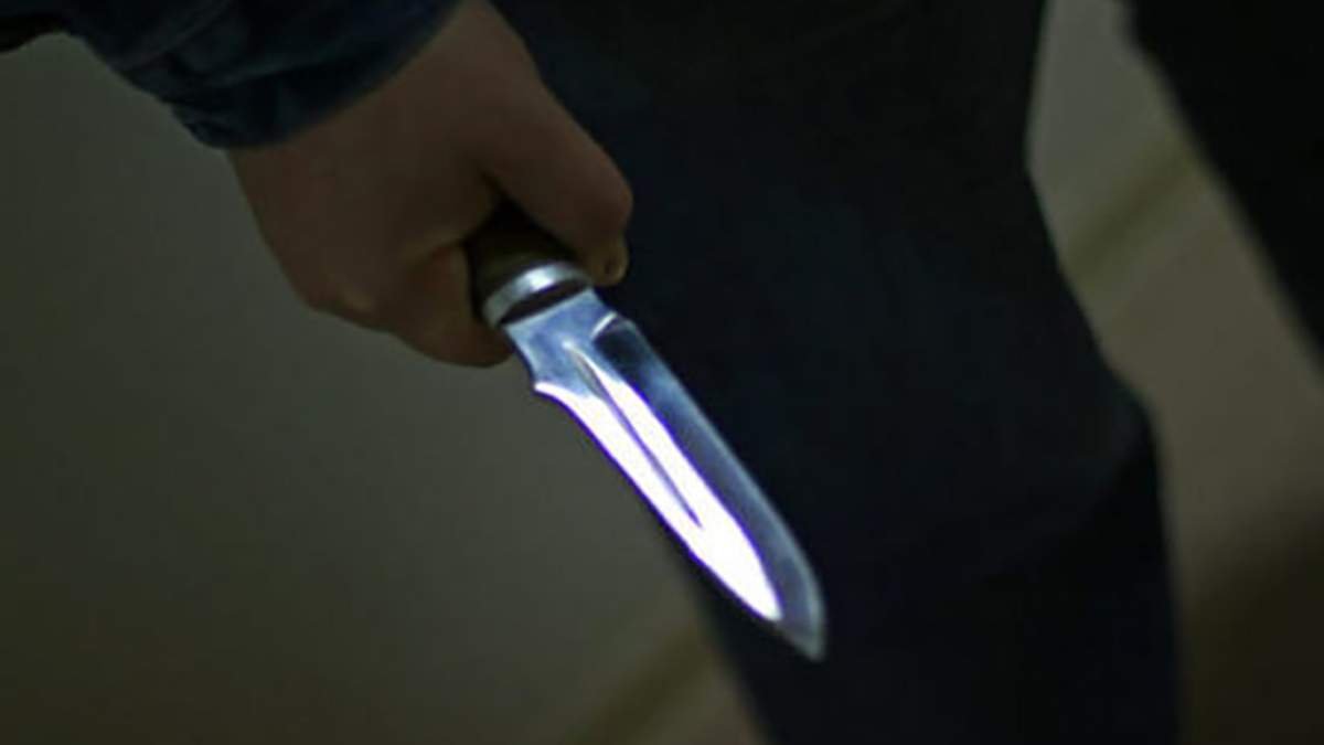 Нанес более 80 ударов ножом: как суд наказал мужчину, который при детях убил жену