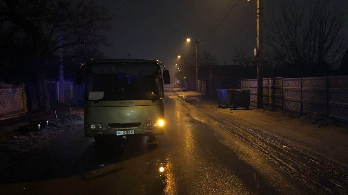 В Днепре на Петрозаводской автобус сбил мужчину: полиция ищет свидетелей