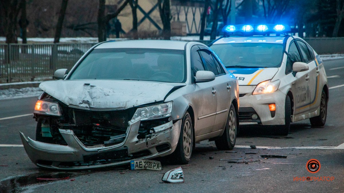 В Днепре на Набережной Заводской Hyundai врезался в Peugeot: есть пострадавший