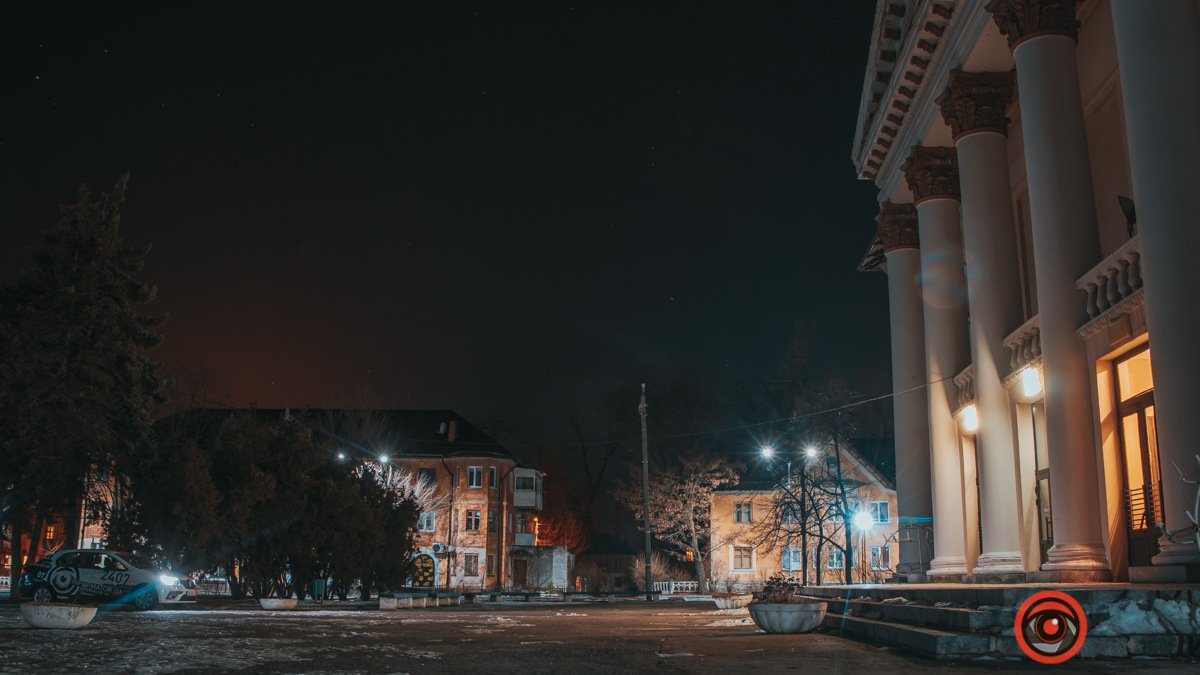 Как выглядят улицы и Дворец культуры "Энергетик" в Приднепровске ночью