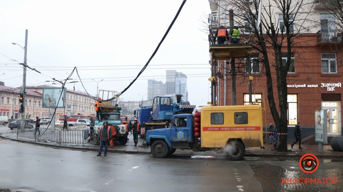 В Днепре на Яворницкого троллейбус оборвал провода: когда запустят общественный транспорт