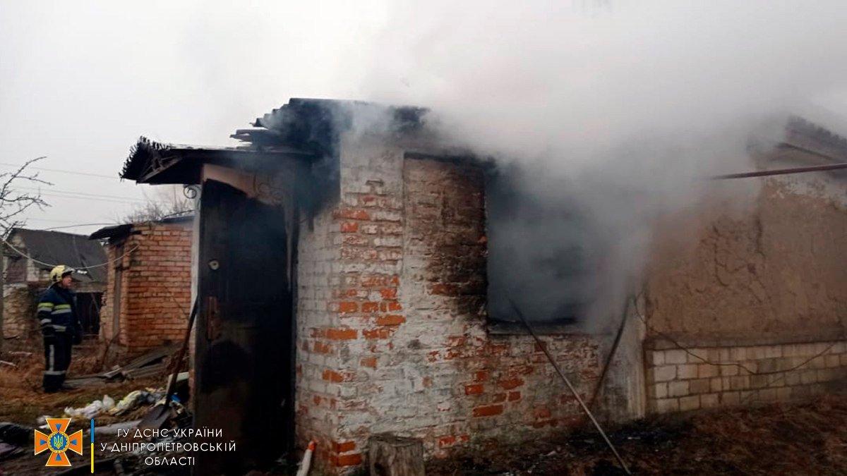 В Днепропетровской области сгорел дом: погибла женщина, пострадал мужчина