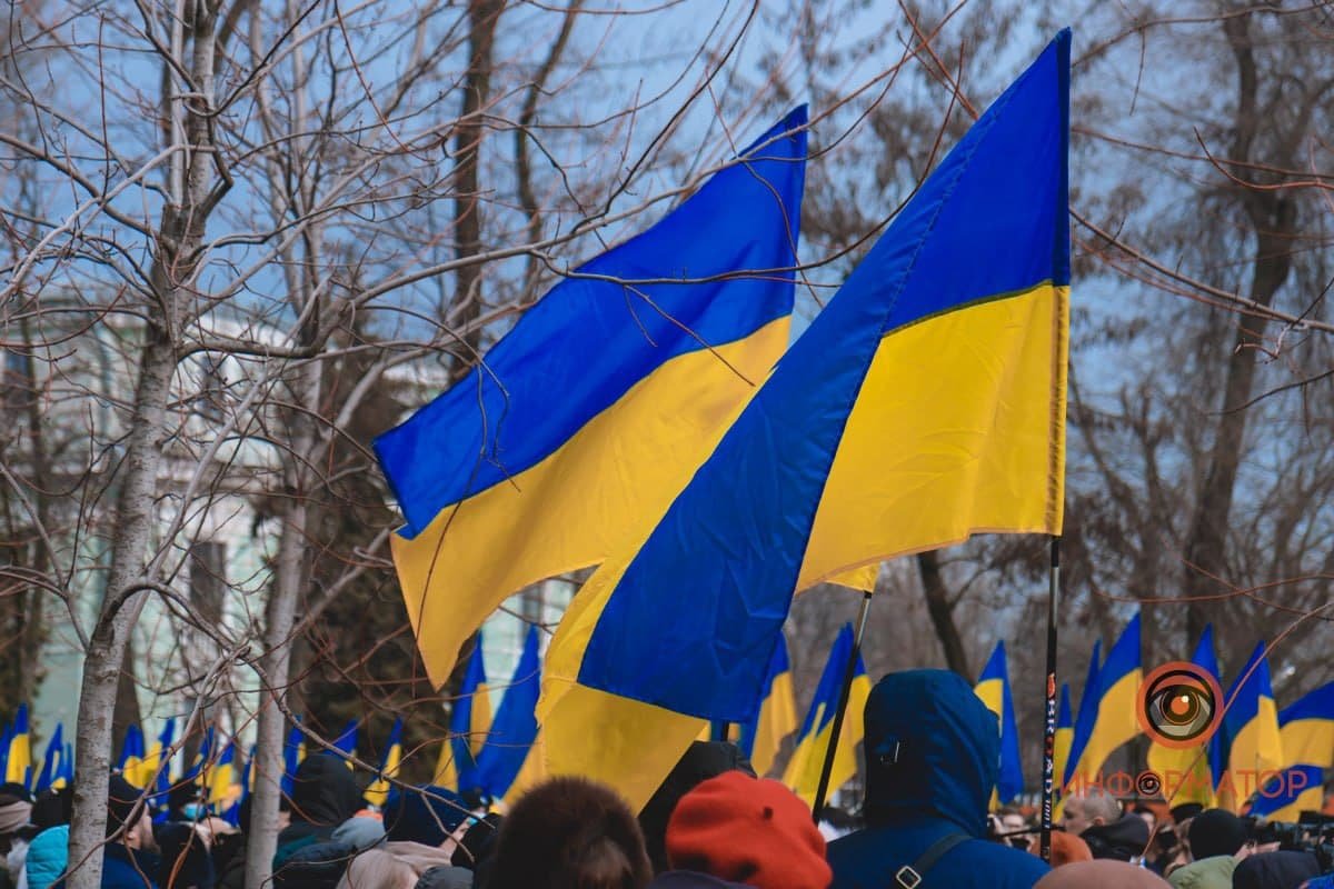 В Днепре прошел флеш-моб в честь Дня единения Украины: как это было