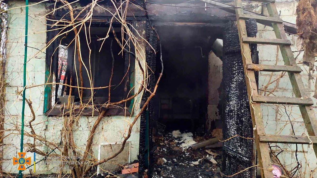 В Днепропетровской области горел частный дом: погибли двое мужчин