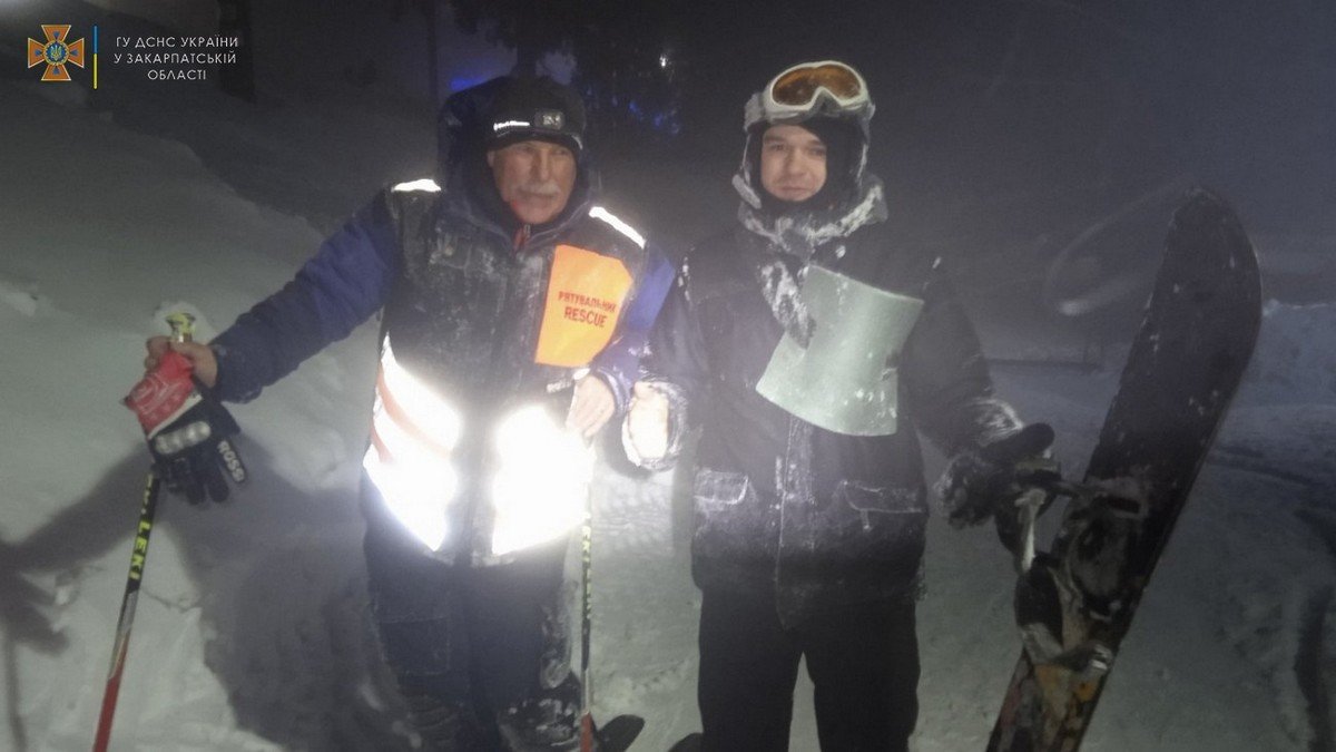 Мужчина из Днепра катался на сноуборде в Карпатах и заблудился