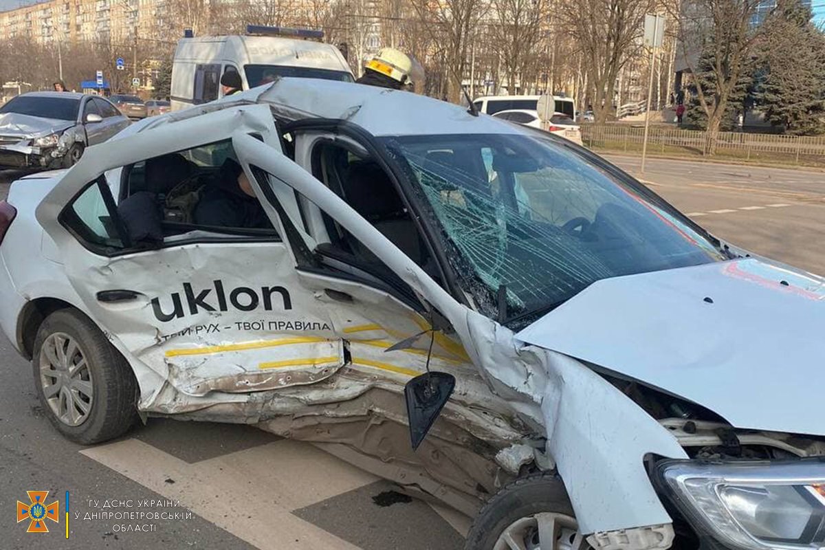 В Кривом Роге случилось ДТП с такси Uklon: трое пострадавших