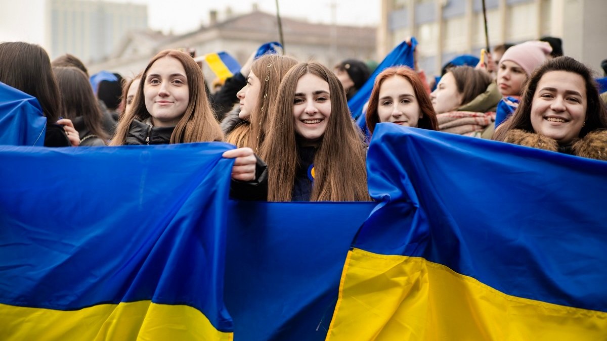 День влюбленных, новый праздник и самый большой флаг Украины: топ хороших новостей недели