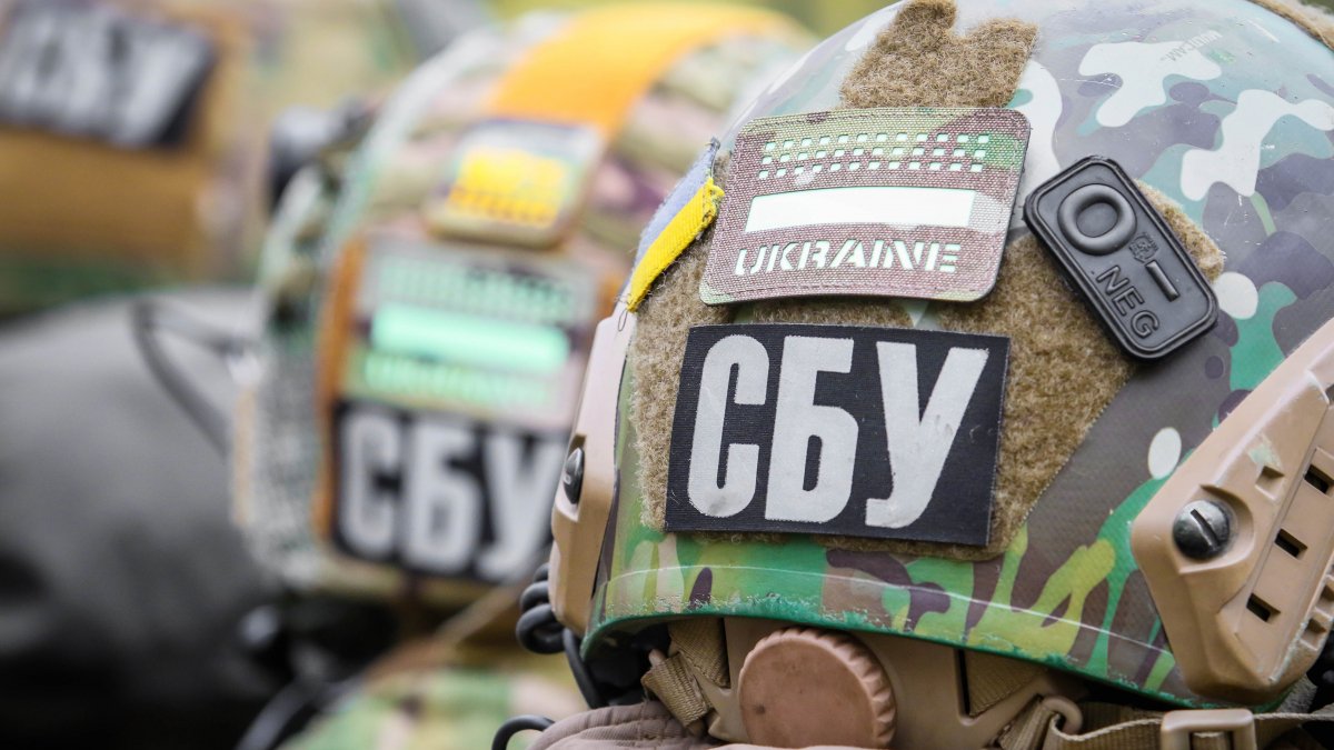 В районе границы с Россией СБУ обнаружила килограмм взрывчатки, десятки единиц оружия и опасных преступников