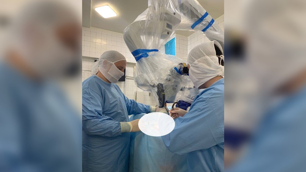 В Днепре в больнице Мечникова врачи спасли пару, которая попала в ДТП