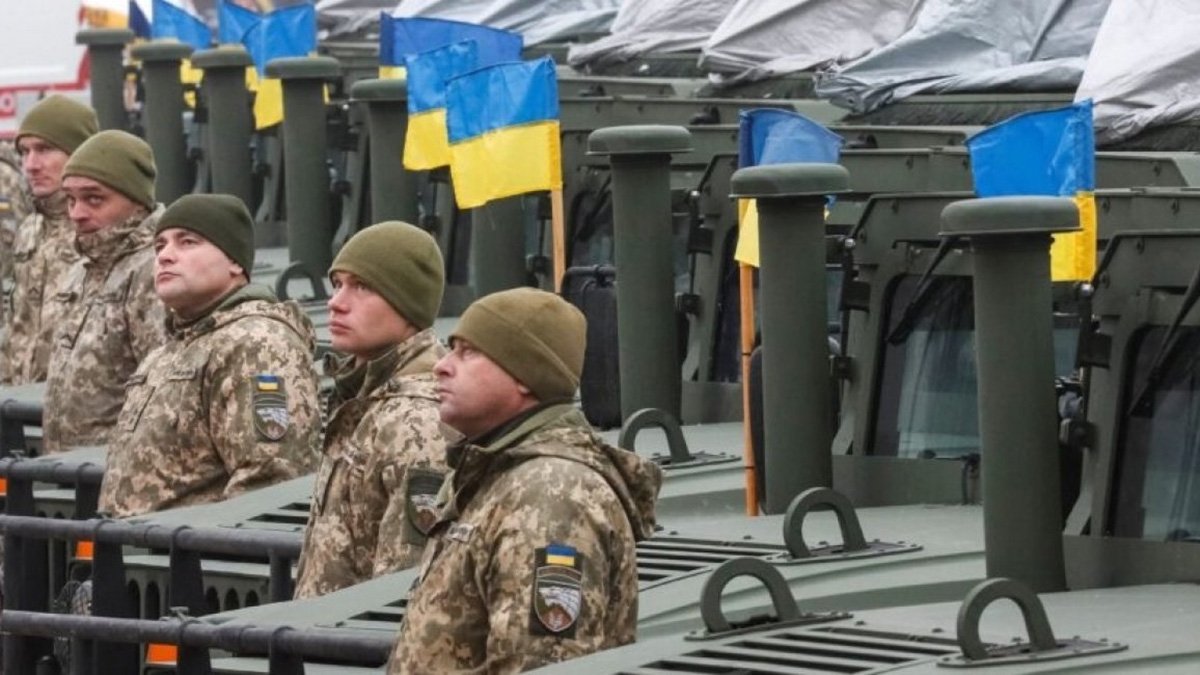 Президент Украины Зеленский подписал указ о всеобщей мобилизации