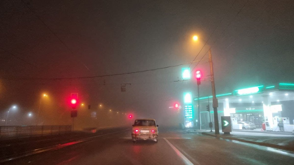 Внимание автомобилистам: Днепр накрыл туман