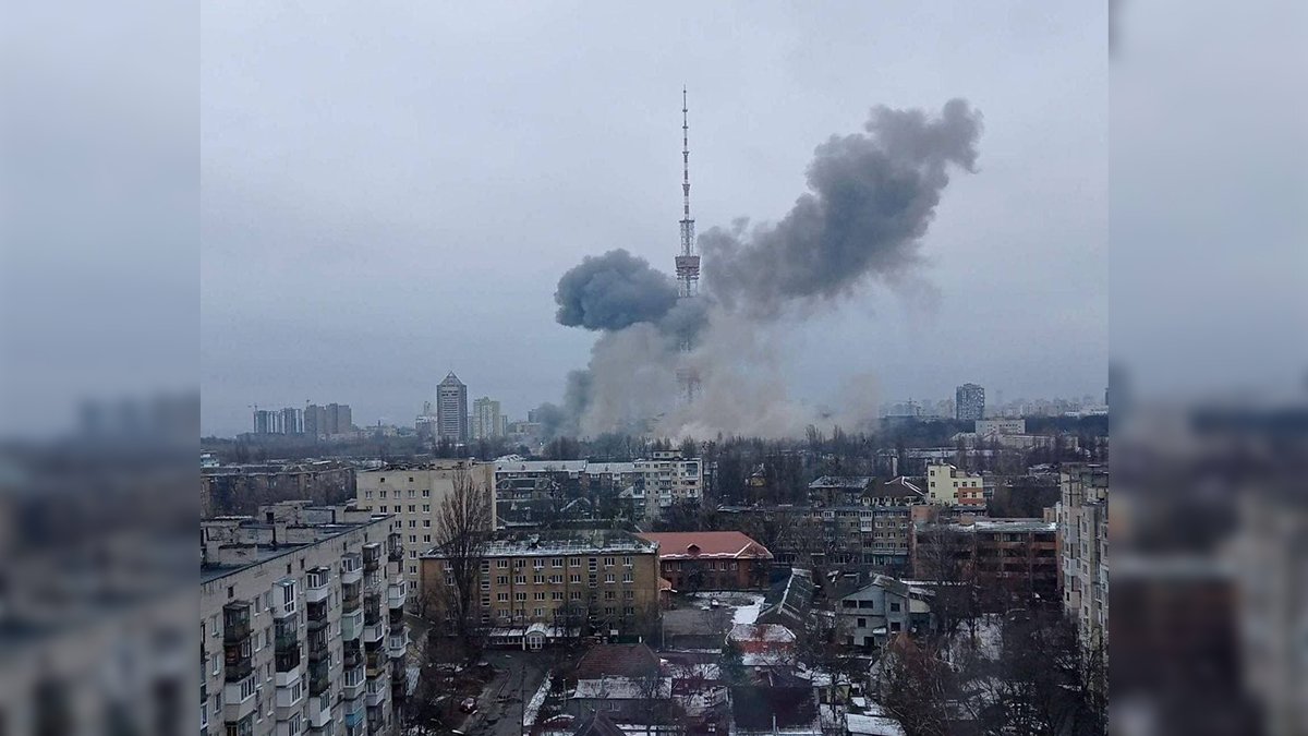 Украинские ТВ-каналы временно прекратили трансляции из-за ракетного удара по телебашне в Киеве