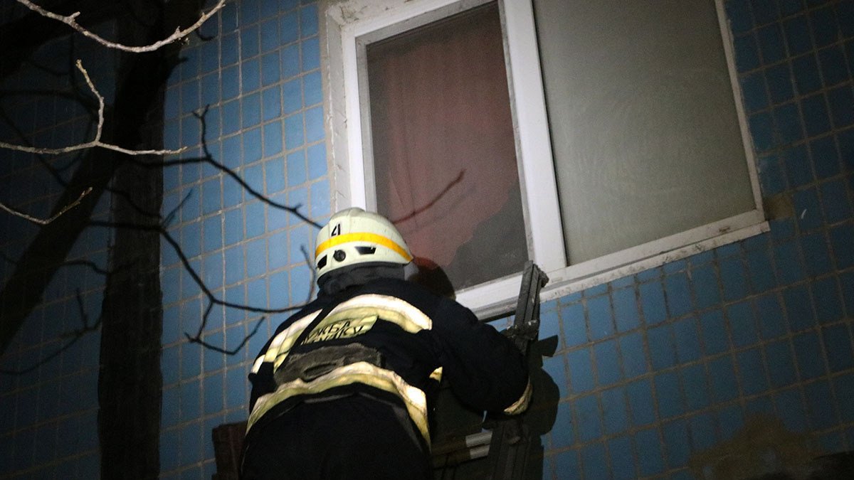 В Днепре на Гидропарковой горела квартира в 9-этажке