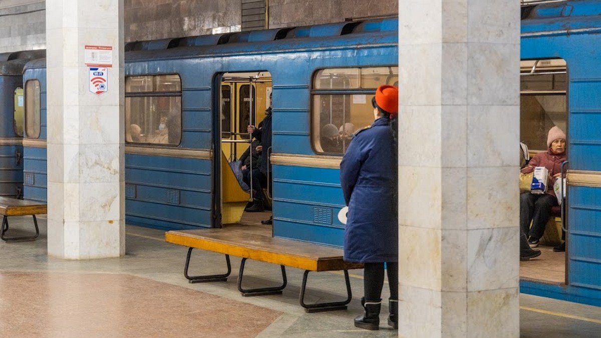В Днепре метро круглосуточно открыто как убежище на время тревоги
