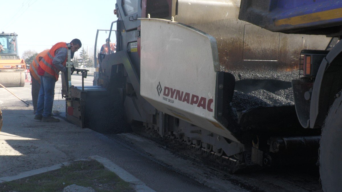 В Днепре продолжается ямочный ремонт дорог