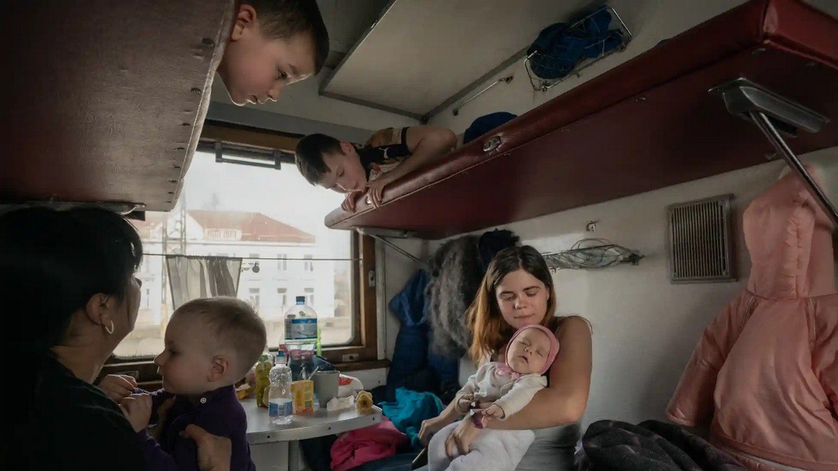 Британское издание The Guardian опубликовало фото эвакуационного поезда из Кривого Рога