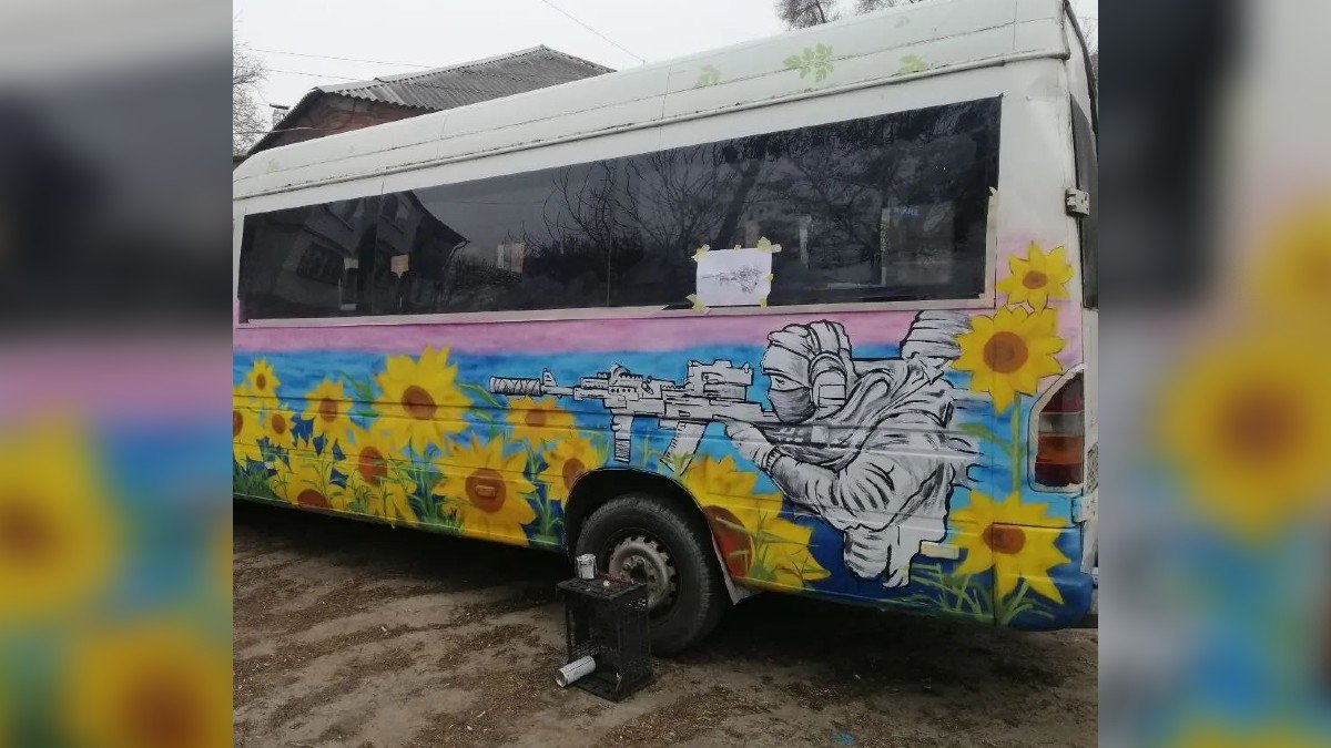В Днепре у волонтёров появился патриотический автобус
