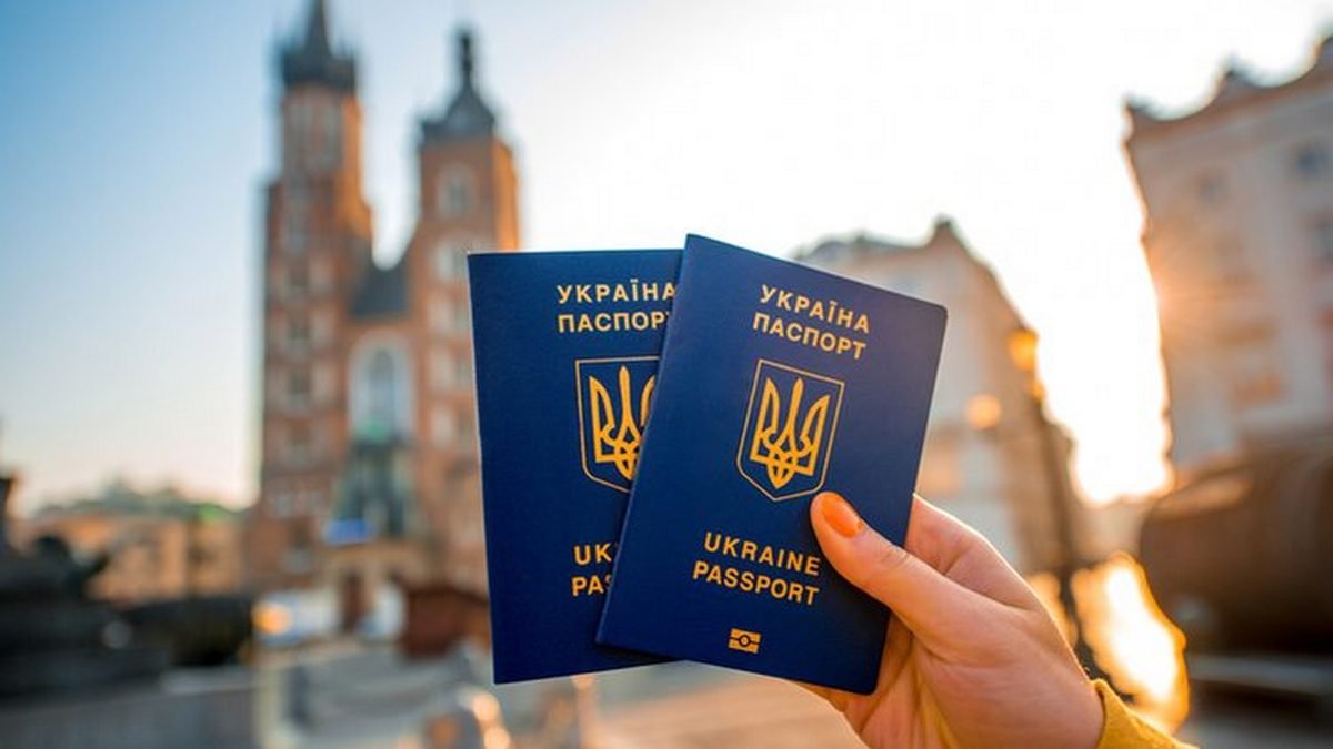 Как украинцам устроиться на работу за границей: правила трудоустройства и список сайтов