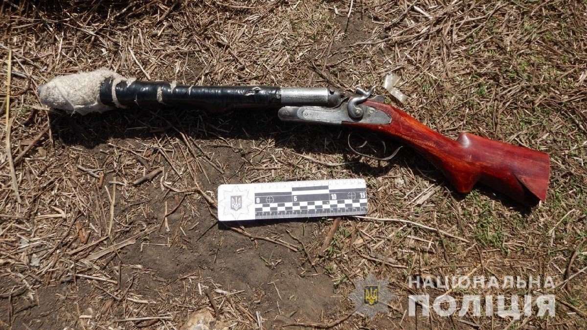 В Павлограде пьяный водитель Chery начал стрелять из обреза в лесополосу