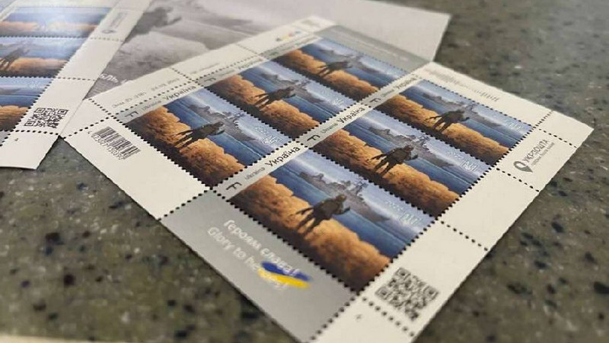 "Укрпочта" выпустила миллион почтовых марок «Русский военный корабль, иди…!»