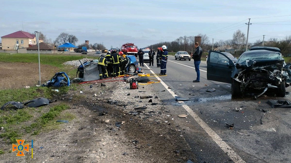 В Днепропетровской области столкнулись Dacia и Chevrolet: погибли два мужчины и две женщины