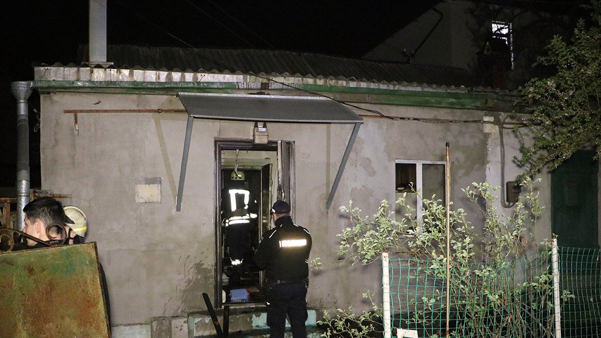В Днепре в переулке Блока горел дом: погиб мужчина