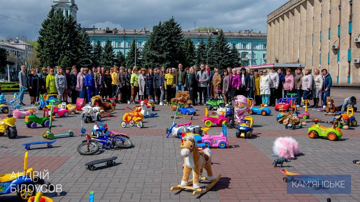 В Каменском провели акцию «Спустошені подвір‘я» в память о детях, которые погибли из-за войны в Украине