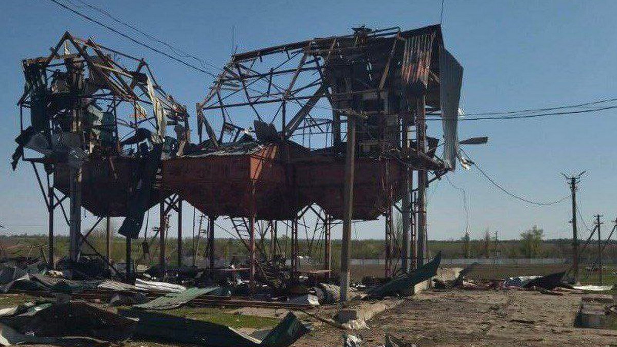 Вражеская ракета разрушила состав агропредприятия в Синельниковском районе: комментарий спасателей