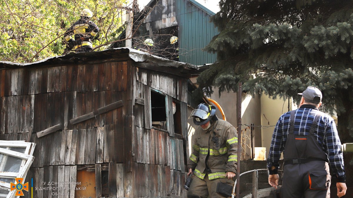 В Днепре на Васильковской горел частный дом