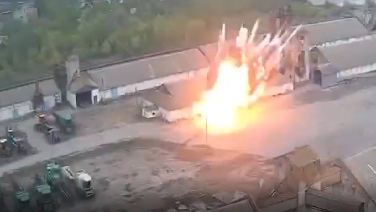 Опять враг нанес ракетный удар по Синельниковскому району: комментарий спасателей