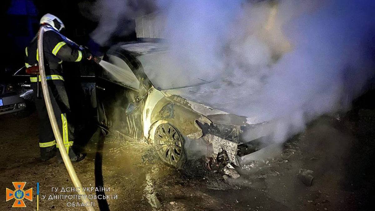 В Днепре на Софьи Ковалевской горела Toyota Camry