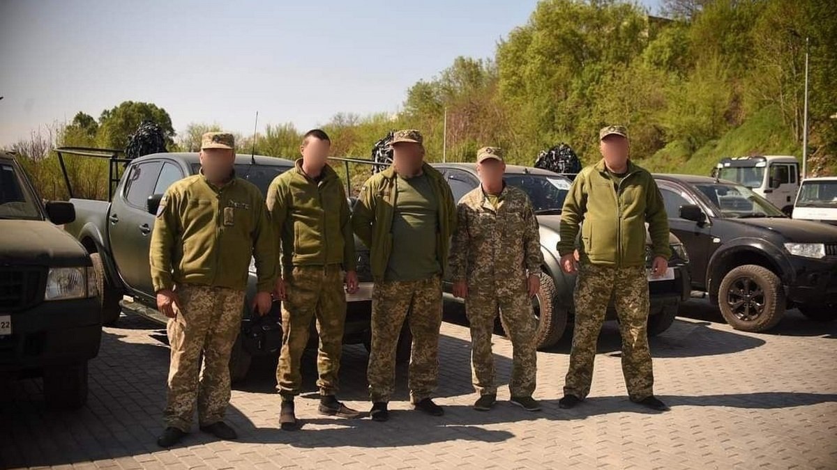 Еще 4 авто, купленные "Taps-Украина", передали военным