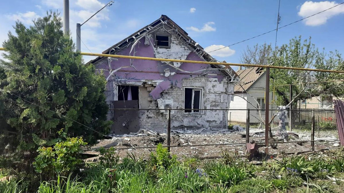 Повреждены десятки домов: враг обстрелял из "Градов" два села в Днепропетровской области