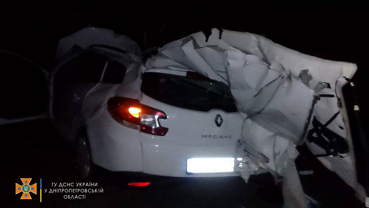 В Днепропетровской области Renault влетел в ЗИЛ: среди троих погибших - 8-летний ребенок