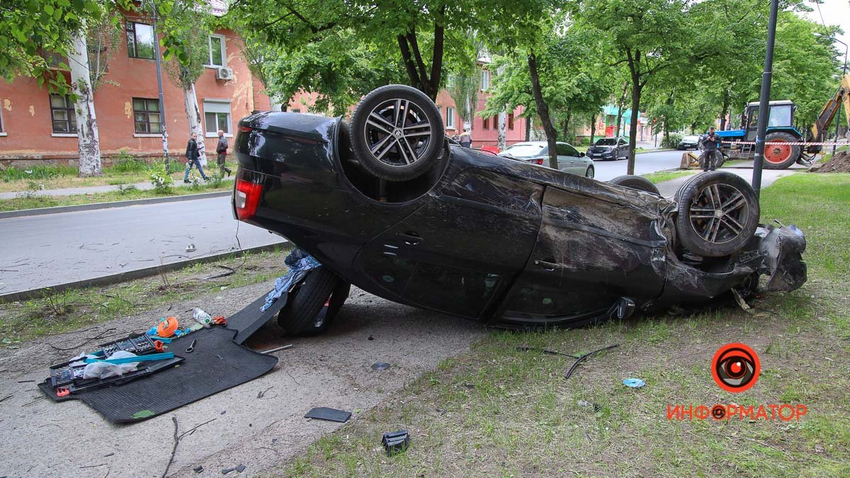 В Приднепровске ЗАЗ врезался в Skoda и та перевернулась: пострадали двое мужчин