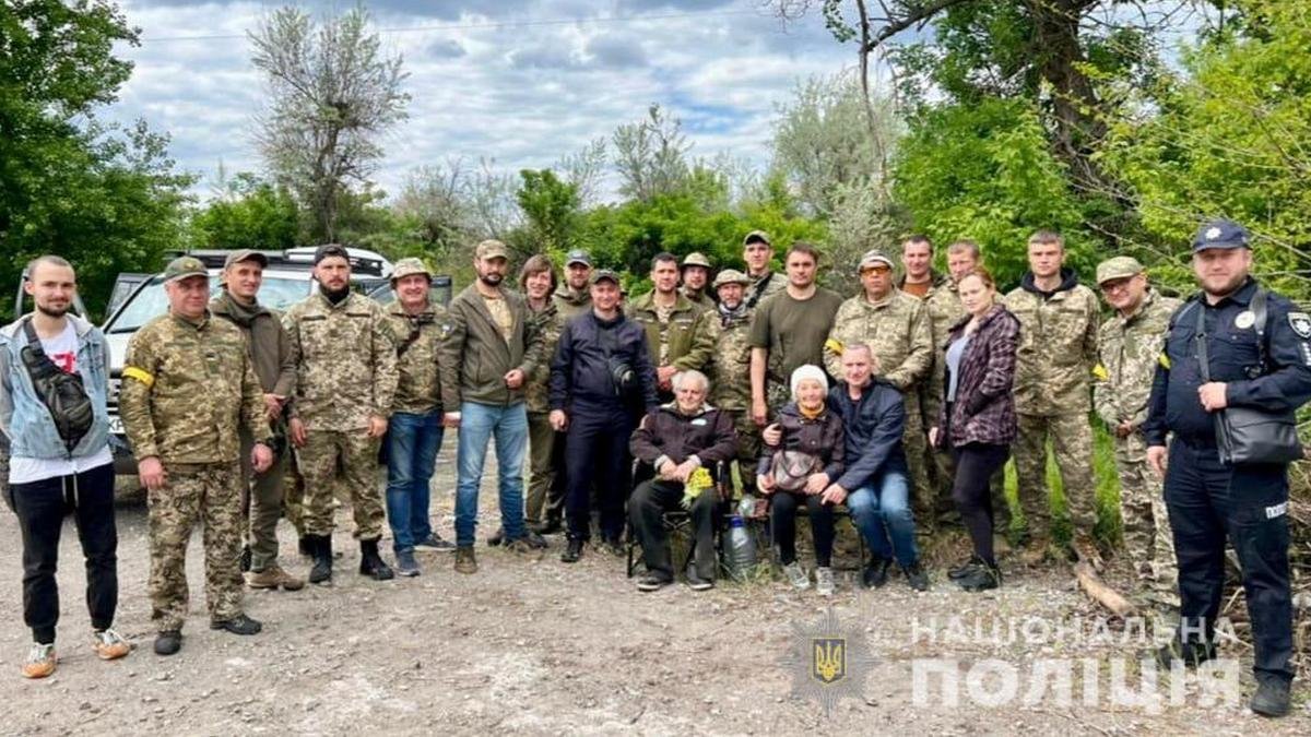 Днепровские полицейские отыскали пенсионеров, которые потерялись в лесу