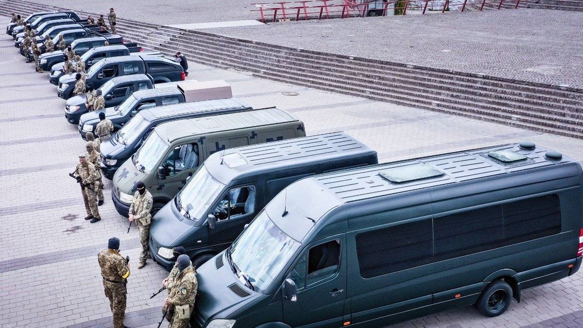 Теробороне Днепра передали 14 авто для выполнения боевых задач