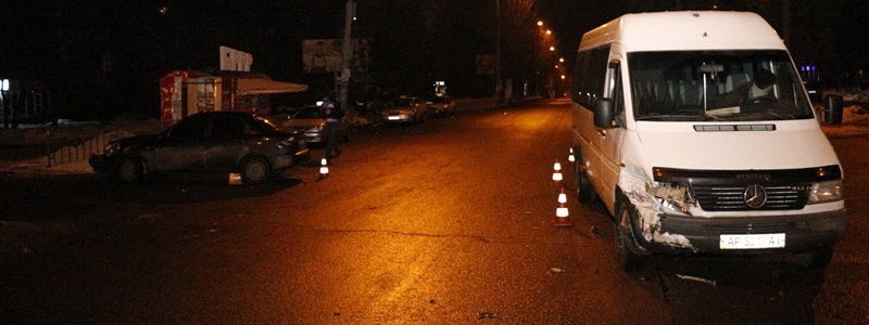 В Днепре, ночью, маршрутчик без света совершил ДТП (ФОТО)