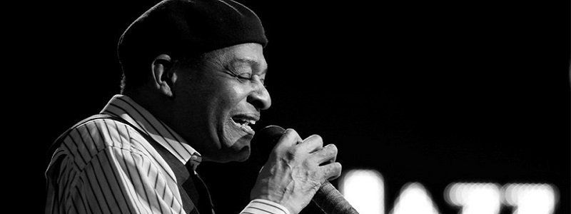 Умер джазовый певец, семикратный обладатель Грэмми (ФОТО, ВИДЕО)