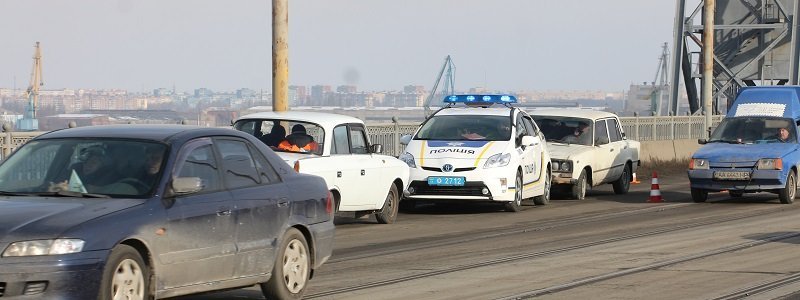 ДТП на Амурском мосту: столкнулись трамвай и ВАЗ 2106 (ФОТО)