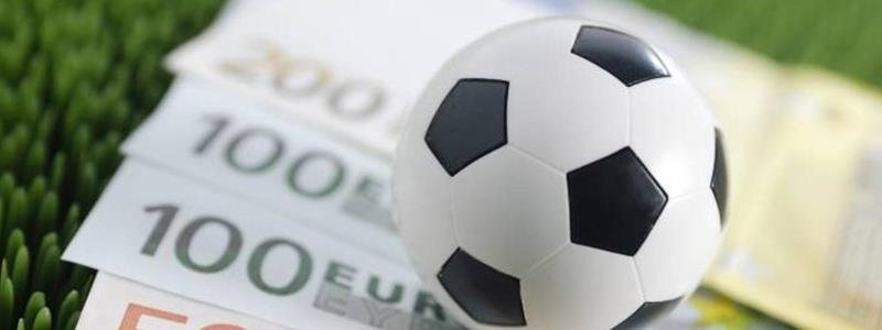 Сколько зарабатывают футболисты в Украине: какие зарплаты в "Днепре" (ИНФОГРАФИКА)