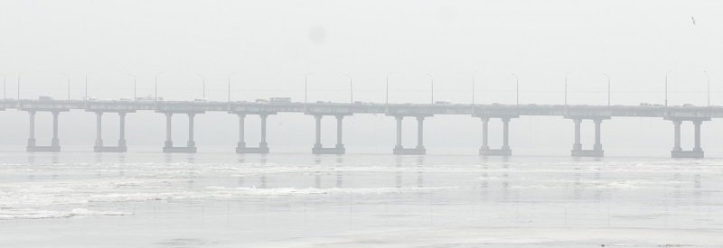 Днепр охватил густой туман (ФОТО)